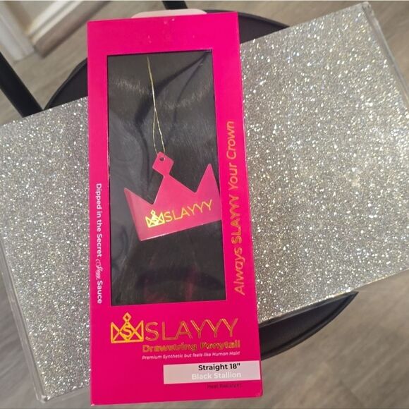 Slayyy 18" Black Stallion Straight Drawstring Ponytail - Picture 4 of 5